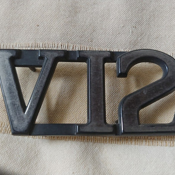 Jaguar V12 оригинальная эмблема