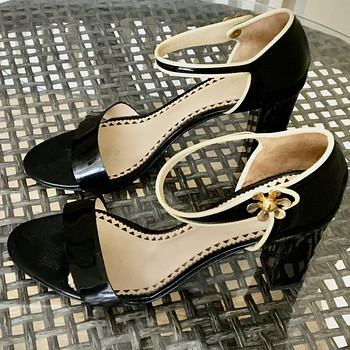 Müüa Moschino peokingad.