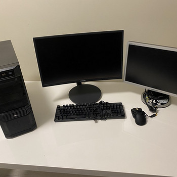 Lauaarvuti komplekt (arvuti, 2x monitori, hiir, klaviatuur)