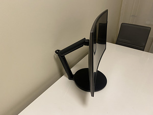 Lauaarvuti komplekt (arvuti, 2x monitori, hiir, klaviatuur) (2 foto / 5)