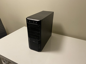 Lauaarvuti komplekt (arvuti, 2x monitori, hiir, klaviatuur) (5 foto / 5)