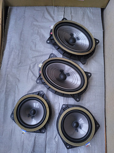 Toyota Land Cruiser 150 OEM kõlarid 86160-60460 86160-60430 (2 foto / 3)