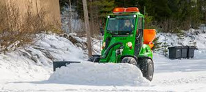 Traktor lumesahk otsib tööd Tallinnas (1 foto / 1)