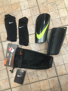 Футбольные щитки nike (2 фото из 2)