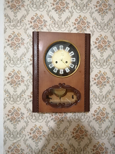 Настенные часы (2 фото из 2)