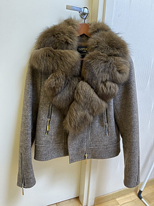 Шерстяная куртка новая (5 фото из 5)