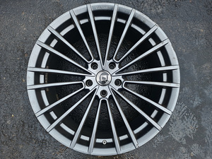 R22 veljed 5x130 - Q7 Cayenne Touareg (1 foto / 3)