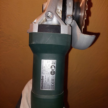 ПРАЗДНИЧНАЯ СКИДКА Мощная угловая шлифовальная машина Metabo W 1100-125