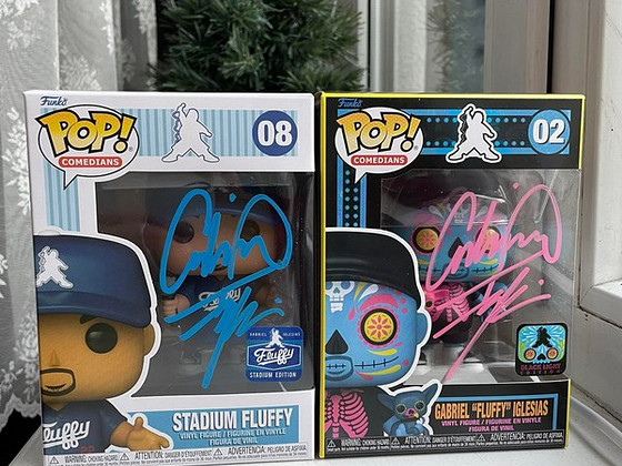 Габриэль «Пушистый» Иглесиас подписал автограф Funko Pop