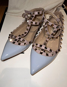 Балетки Valentino Garavani Rockstud из лакированной кожи (1 фото из 3)
