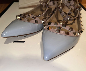 Балетки Valentino Garavani Rockstud из лакированной кожи (3 фото из 3)
