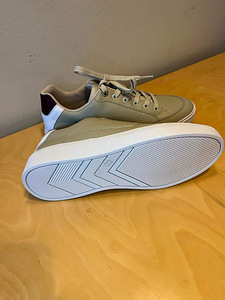 UUED TOMMY HILFIGER madalad ketsid. NR 39 (2 foto / 2)