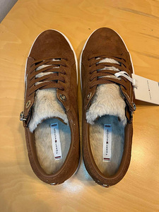 UUED TOMMY HILFIGER Madalad ketsid. NR 39 (1 foto / 3)