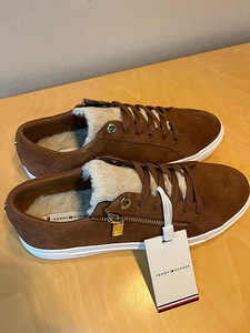 UUED TOMMY HILFIGER Madalad ketsid. NR 39 (3 foto / 3)