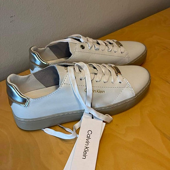 UUED Calvin Klein Madalad ketsid. NR 38