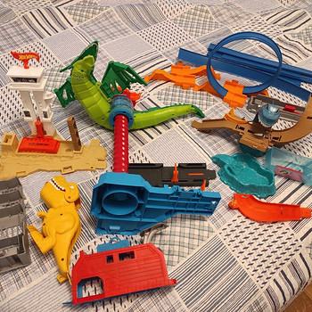 3 hot wheels autorada. Vähe kasutatud.