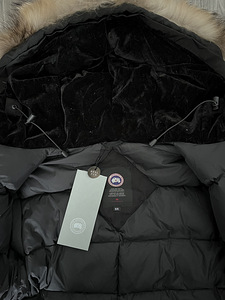 Canada Goose парка (3 фото из 3)