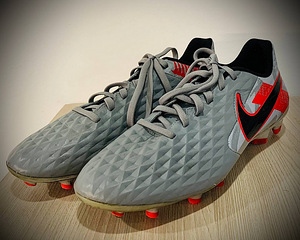 Jalgpallijalatsid Nike (kasutatud) (1 foto / 3)