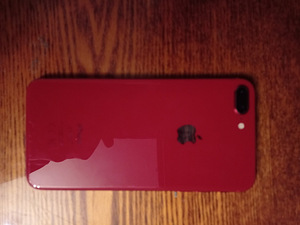 iPhone 8 Plus есть царапины (1 фото из 2)