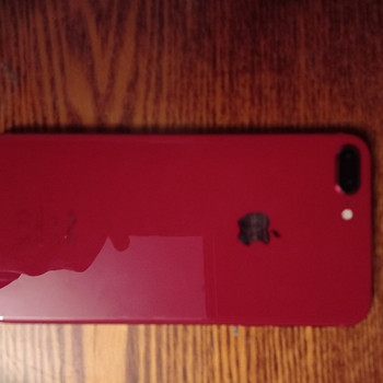 iPhone 8 Plus есть царапины