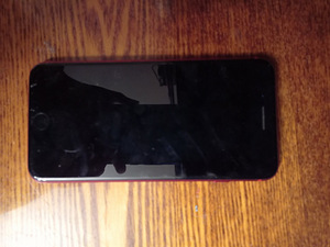 iPhone 8 Plus есть царапины (2 фото из 2)