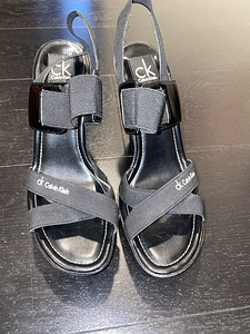 Босоножки Calvin Clein (2 фото из 3)