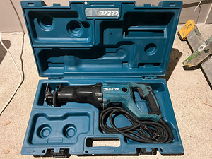 Универсальная пила Makita JR3051TK (1 фото из 4)