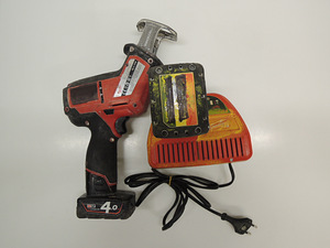 Аккумуляторная пила MILWAUKEE M12 CHZ + зарядка + 2 аку (2 фото из 6)