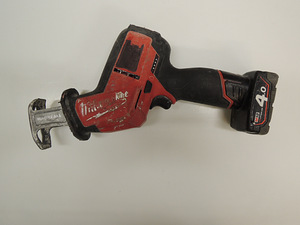 Аккумуляторная пила MILWAUKEE M12 CHZ + зарядка + 2 аку (3 фото из 6)