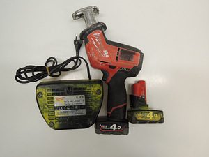 Аккумуляторная пила MILWAUKEE M12 CHZ + зарядка + 2 аку (5 фото из 6)