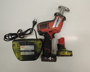 Аккумуляторная пила MILWAUKEE M12 CHZ + зарядка + 2 аку (6 фото из 6)