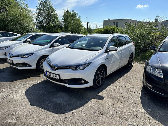 АРЕНДА АВТО Toyota Auris Hybrid LPG Bolt Forus