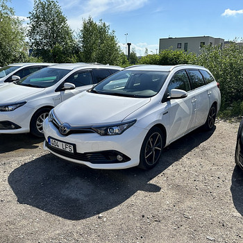 АРЕНДА АВТО Toyota Auris Hybrid LPG Bolt Forus