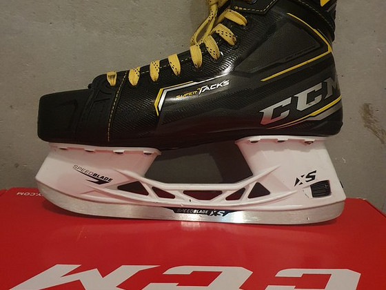 Продам коньки CCM Super Tacks 9380.