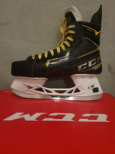 Müüa uisud CCM Super Tacks 9380. (1 foto / 9)