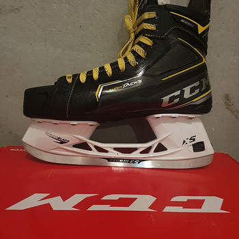 Müüa uisud CCM Super Tacks 9380.