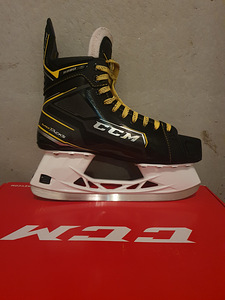 Müüa uisud CCM Super Tacks 9380. (4 foto / 9)