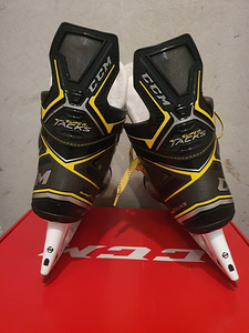 Müüa uisud CCM Super Tacks 9380. (5 foto / 9)