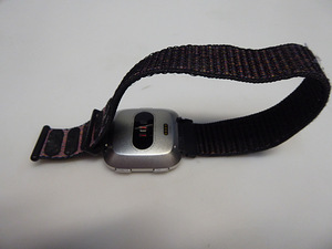 Nutikell Fitbit Versa FB505 + Laadija (5 foto / 5)