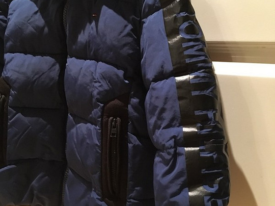 Kurtka dlja malzika , zimnjaja 104 rost, TOMMY HILFIGER