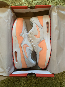 Nike WMNS Air Max 1 Essential (1 foto / 4)