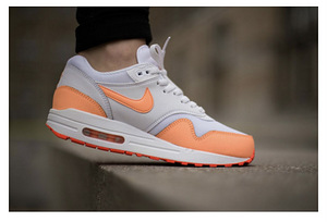 Nike WMNS Air Max 1 Essential (4 foto / 4)