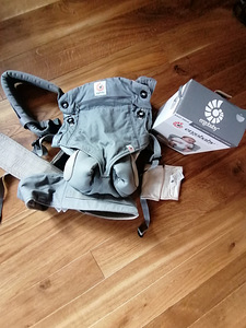 Ergo Baby kandekott + beebisisu + närimiskinnitused (2 foto / 3)
