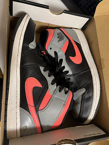 Nike Air Jordan 1 Retro Mid Shadow Grey Hot Punch Pink Black (1 foto / 5)