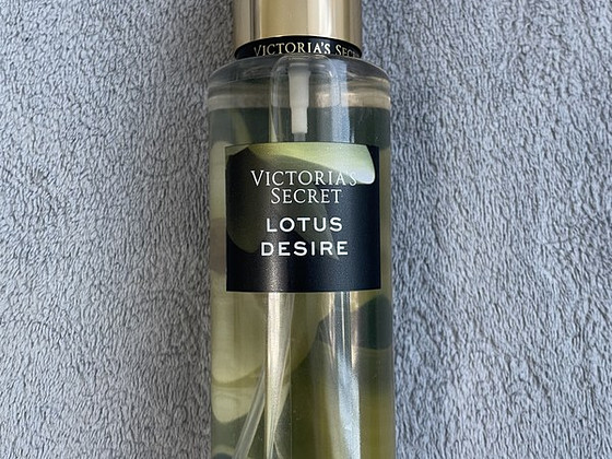 Victoria's secret спрей для тела Lotus Desire
