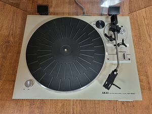 Akai AP-B20 Auto Return Turntable (2 foto / 6)