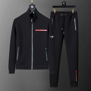 Новый костюм Prada (1 фото из 1)