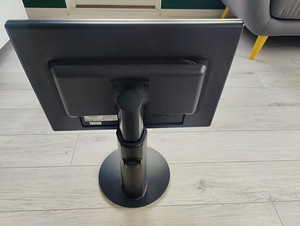 Monitor LG 22" W2242PE (2 foto / 4)