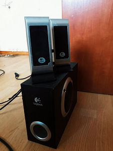Reguleeritava Bassiga Logitech Kõlarid (1 foto / 3)