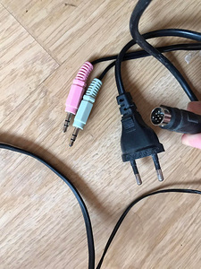 Reguleeritava Bassiga Logitech Kõlarid (3 foto / 3)